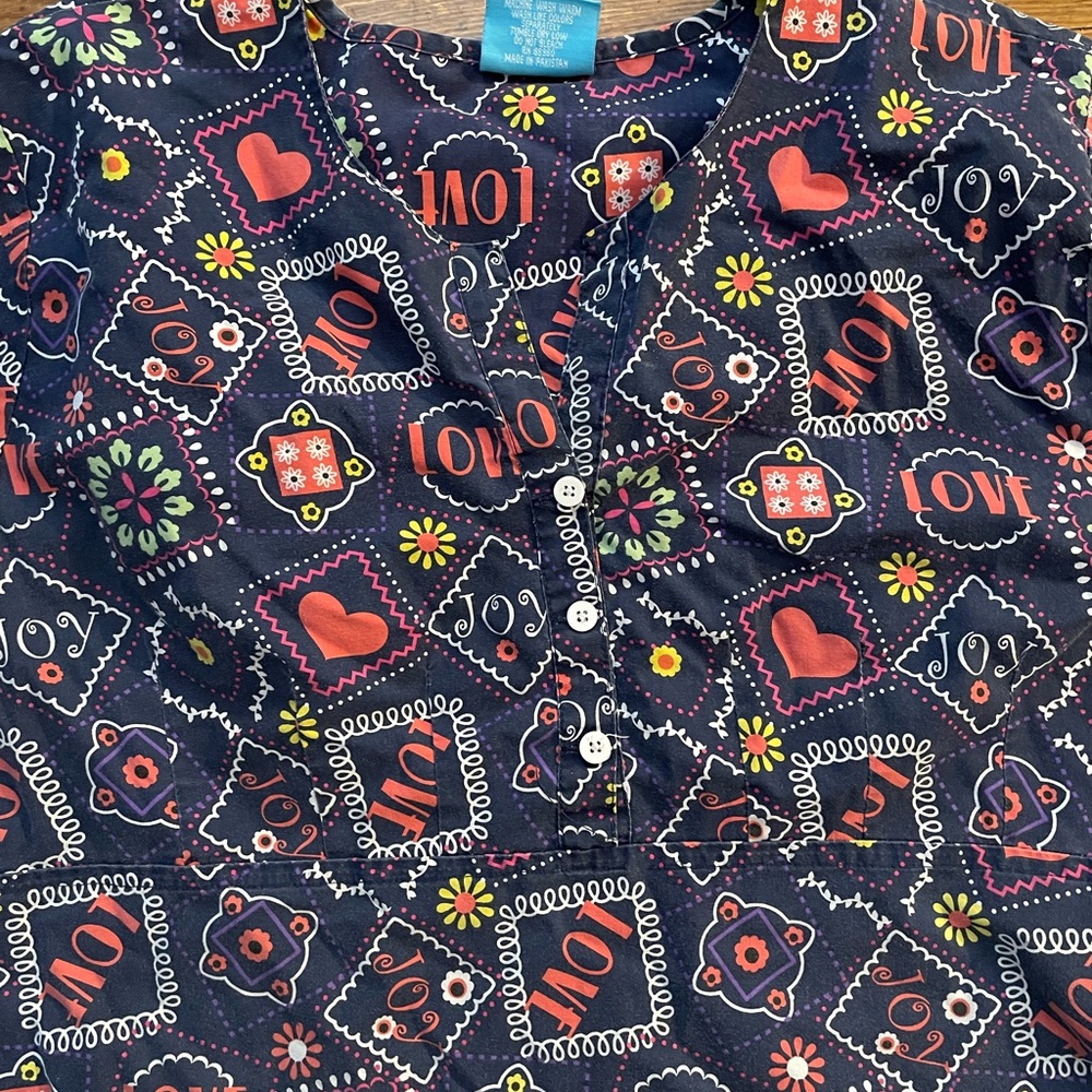 Women’s Scrub Top - Picture 3 of 3